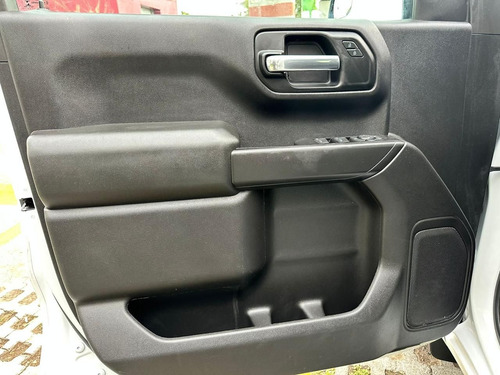 Chevrolet Silverado 4.3 V6 1500 WT Doble Cabina 4x2 At