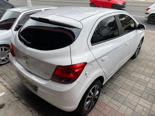 Imagem 6 de 10 de Chevrolet Onix 1.4 Ltz Spe/4 (aut) 2015/2015 Branco