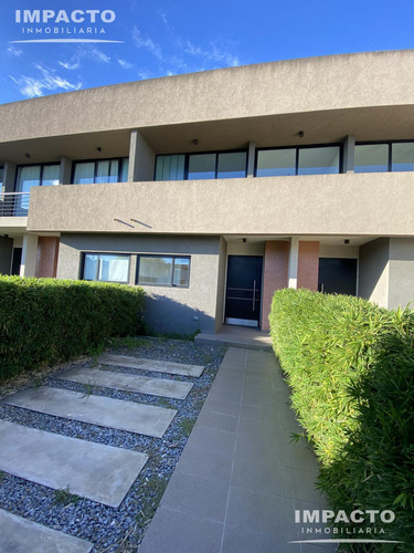 Duplex En Venta Cañuelas Centro Con Cochera Y Patio