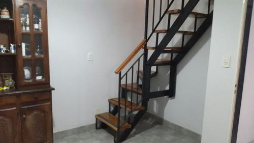 Imagen 3 de 13 de Bloque En Venta Con Casa 6 Ambientes Y Dos Departamentos 2 Ambientes