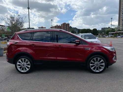 Ford Escape 2.0 TITANIUM AT 4X2
