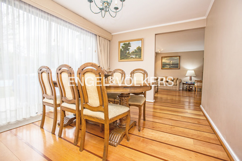 Casa En Venta San Carlos De Apoquindo, Tranquila Calle