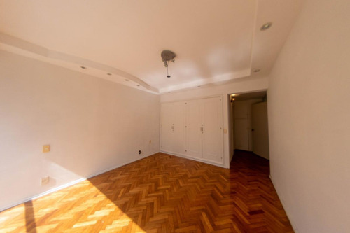 Imagen 13 de 14 de Venta Apartamento Pocitos 4 Dormitorios Y Servicio ,excelente Ubicación Y Vista