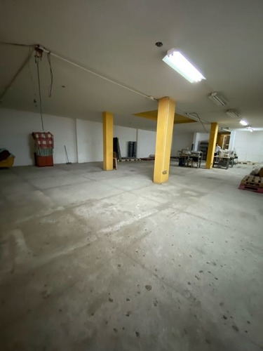 Imagen 5 de 15 de Alquilo Edificio 1.054m2 Catia 8383