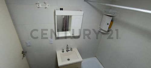 Departamento 2 Ambientes Semi Nuevo En Caseros