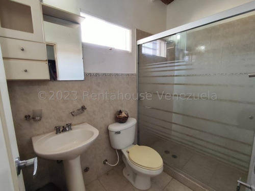 Naudy Escalona & Maribel Morillo Asesores Inmobiliarios De Rentahouse Venden Excelente Casa En Zona Av. Intercomunal De Cabudare