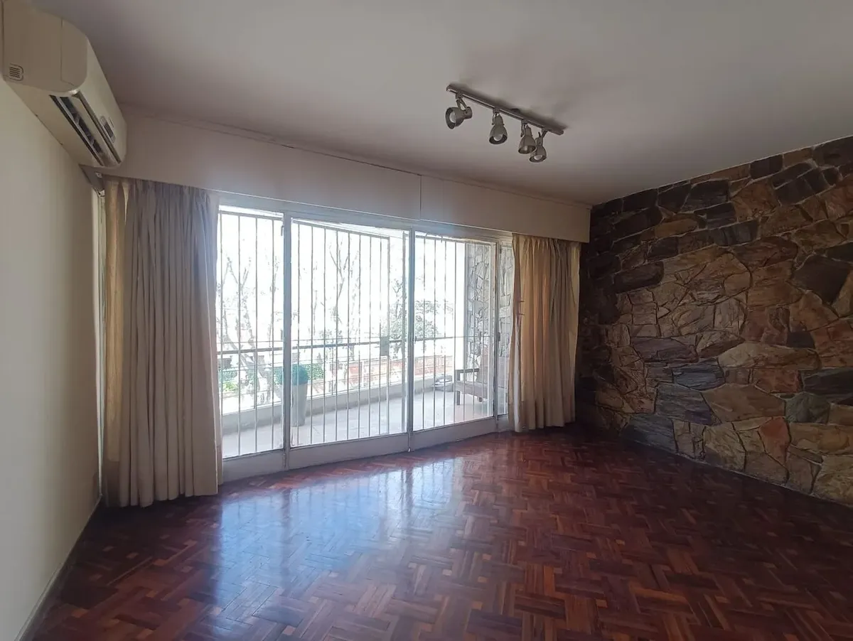 Dufort Y Alvarez Esq. Berro, Muy Buena Ubicación, Gran Terraza Con Parrillero. Garaje Varios Autos. · Foto 3