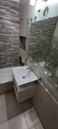 Imagen 4 de 10 de Departamento 2 1/2 Amb. C/cochera Excelente Ubicacion!!