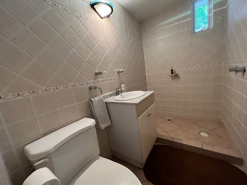 Imagen 28 de 30 de Casa De Un Piso Con Jardín En Venta En Pedregal De San Franc