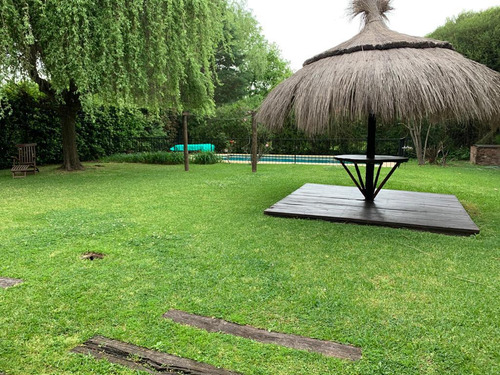 Casa En Venta En Altos De Las Condes, Pilar