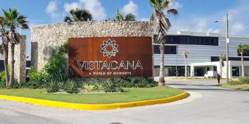 Local Comercial En Venta Y Alquiler En Vista Cana Business Center, Punta Cana, 1er Nivel En Obra Gris