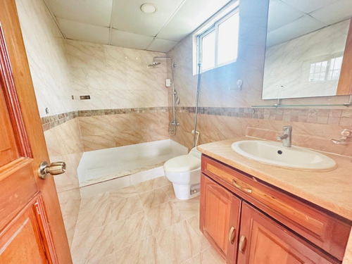 Apartamento En Alquiler En Naco.