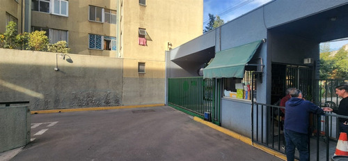 Departamento En Venta De 3 Dorm Estac Patio En Santiago