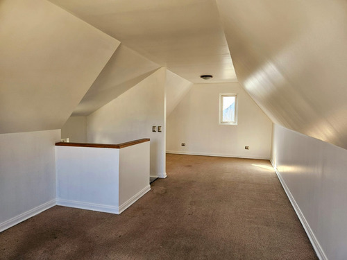 Vendo Casa De 3 Pisos En Condominio. Peñalolén