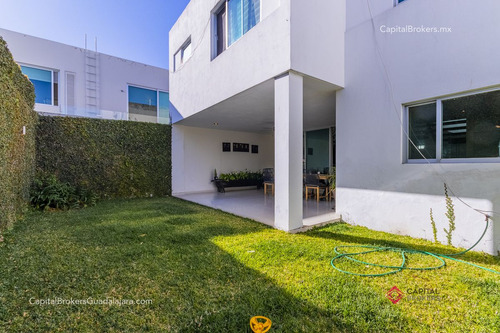 Residencia De Lujo En Los Olivos En Venta