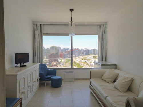 Imagen 3 de 18 de Apartamento En Venta En Peninsula - Punta Del Este - Piso Alto!
