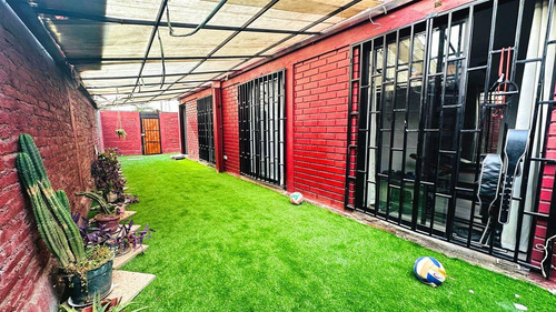 Casa En Venta De 4 Dorm. En Quilicura