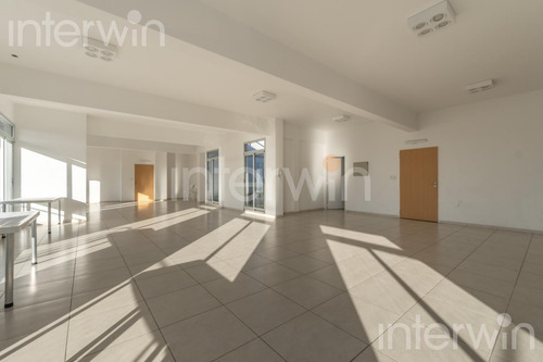 Departamento De 2 Ambientes Con Patio En Caballito - Venta -