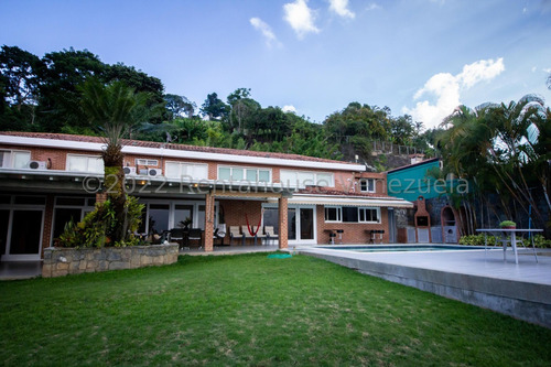 Venta Hermosa Casa Con Piscina Y Espectacular Vista De Cs Y El Avila. 24-14724 Fg