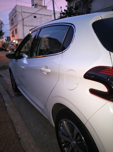 Peugeot 208 1.6 Feline 2018