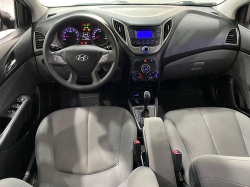 Imagem 16 de 20 de Hyundai Hb20s 1.6 Comfort Plus 16v 2015