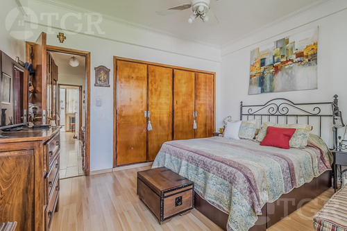 Semipiso En Venta En Recoleta, 3 Dormitorios Con Dependencia Y Balcon Corrido Al Frente