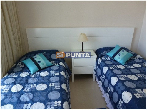 Imagen 8 de 25 de Edificio Con Servicios