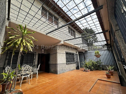 Andreina Seq. Rent-a-house Vende Amplia Casa De Dos Plantas Con Excelente Ubicacion.