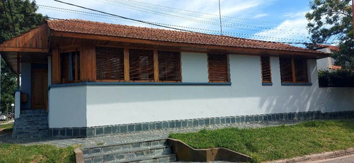 Casa Dos Dormitorios En Venta En Trenque Lauquen, Hermosa!!!