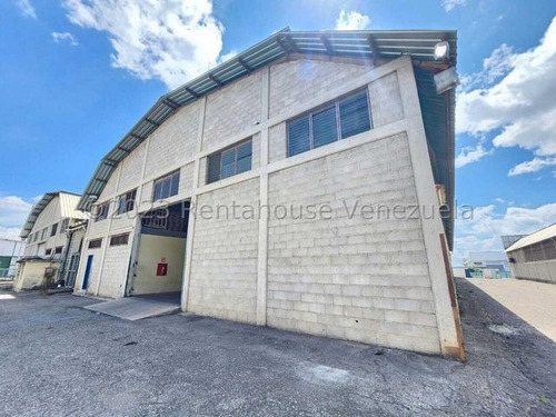 Galpón En Venta En La Zona Industrial 3,  R E F  2 - 4 - 1 - 3 - 6 - 9 - 9  Mehilyn Perez 