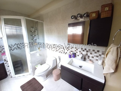 Townhouse En Mañongo Con Pozo Conjunto Privado