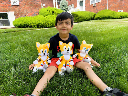 Adenzai Figura De Acción De Peluche De Sonic De Color Amar. Color Amarillo