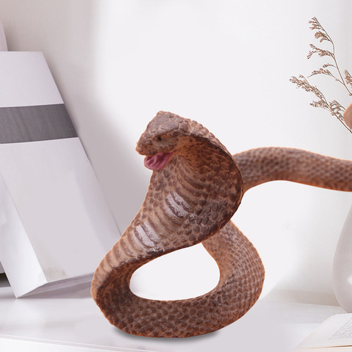 Modelo De Reptil Con Simulación De Queenly Para Cobra Snake