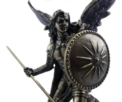 Imagen de la estatua de coleccionista del Arcángel Rafael, color bronce de San Rafael