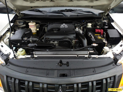 Imagen 12 de 19 de Mitsubishi L200 Sportero