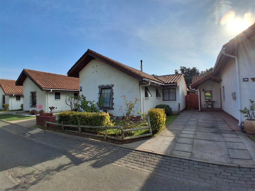 Casa En Venta De 4 Dorm. En Limache