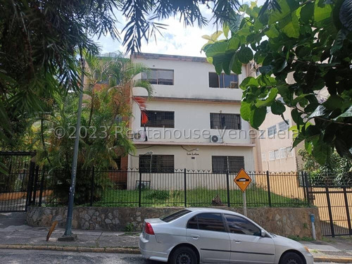 Edificio Completo/terreno Las Mercedes, Calle La Cinta, Caracas M.o. 24-4315