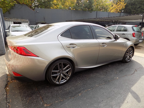 Imagen 4 de 8 de Lexus Is 300 2019
