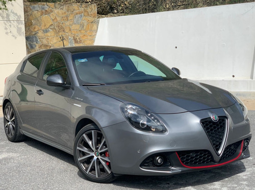 Imagen 4 de 10 de Alfa Romeo Giulietta 2018 1.7 Veloce Tct At