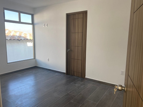 Renta De Casa Semi-nueva En Toluca - Cacalomacan Casa Hermosa , En El Primer Cuadro De La Zona Residencial Campestre De Cacalomacan El Mas Exclusivo A 20 Min Del Centro De Toluca.
