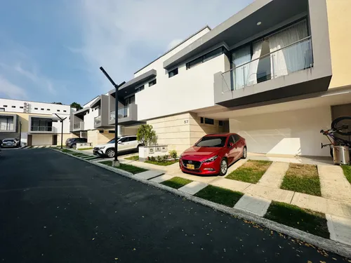 Casa En Venta En La Morada. Cod V8014542