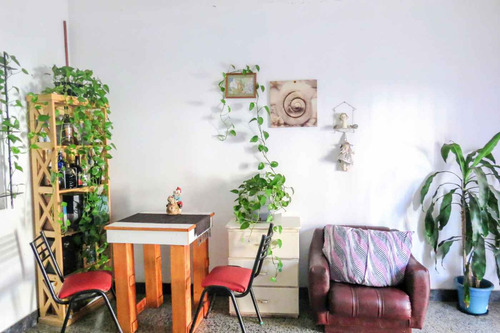 Venta/permuta Casa 4 Ambientes Con Local