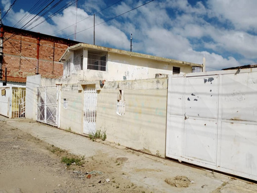 Imagen 13 de 16 de Casa Comercial En Toda La Av. C2 Frente A La Iglesia San Tarciso Vanessa Suarez