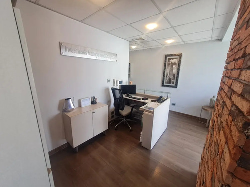 Vendo Espectacular  Oficina Equipada, A Puertas Cerradas !!!