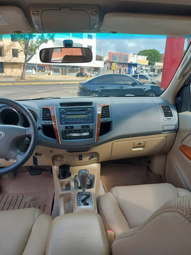 Imagen 8 de 10 de Toyota Fortuner 2012