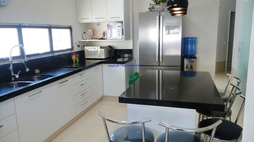 Imagem 16 de 29 de Apartamento 210m², 04 Dormitórios (sendo 02 Suítes), 05 Banheiros E 04 Vagas Na Garagem. Condomínio Com Portaria 24hrs, Piscina, Academia E Salão - 20092505 - 68555825