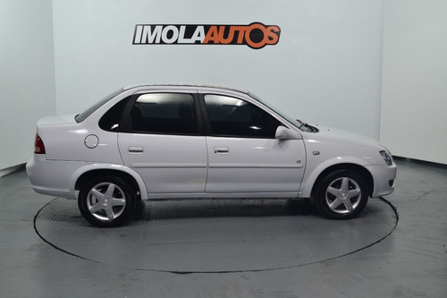 Imagen 2 de 12 de Chevrolet Classic 1.4 Lt 4p Mt 2011-imolaautos