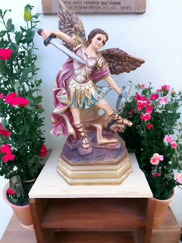 Escultura San Miguel Arcángel Figura 38cm Ojitos De Cristal Color Dorado