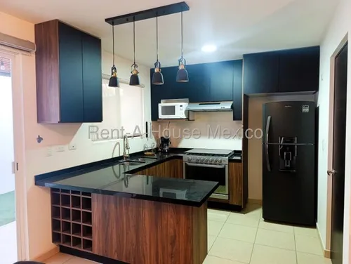 Casa Amueblada Con Cuarto De Tv, 2 Recámaras, Estudio. Renta - Zákia