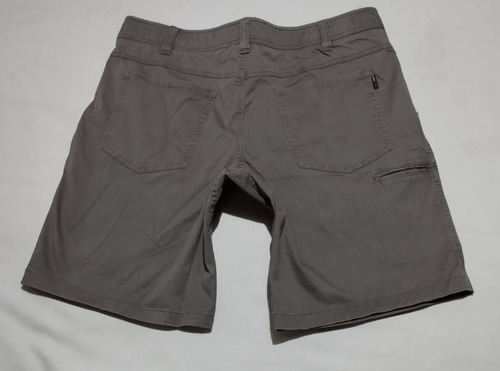 Bermuda Swiss Tech Talla 38 Color Café Elástica (Usado)